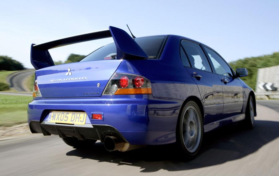  Mitsubishi Lancer Evolution IX 2005 года  (фото 22 из 32)